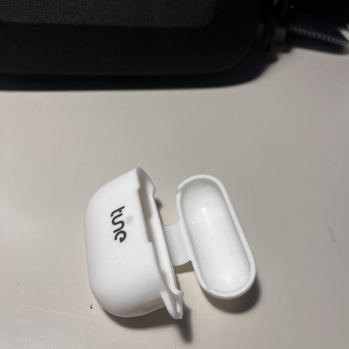 Tune Silicon Case for Apple AirPods 2 Pro White new