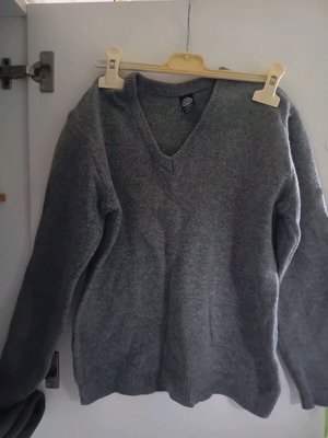 Woolen sweater new, 100% wool, size M