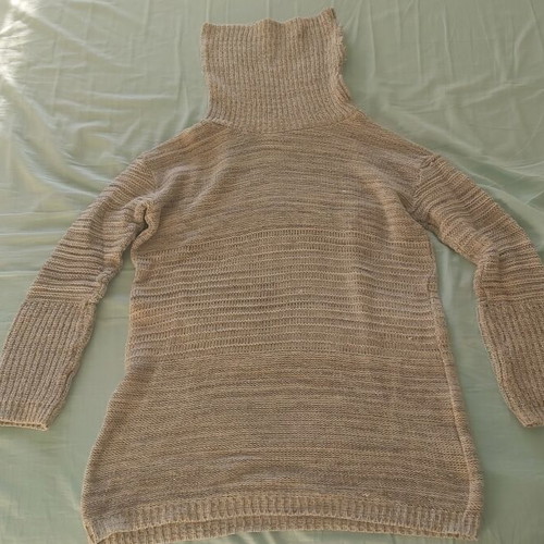Turtleneck sweater like new, size large by Simple