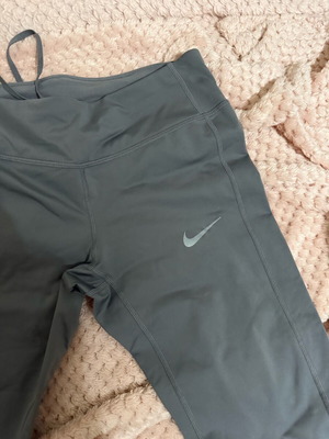 Nike 3/4 leggings like new, gray, size XS