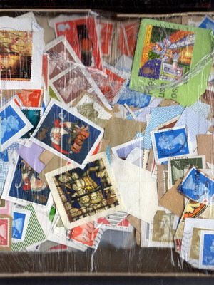 Stamps used from Great Britain on paper, pack approx. 110 grams