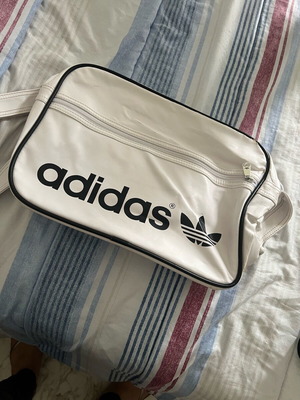 Τσάντα Adidas χιαστί άσπρη μεταχειρισμένη με 3 θέσεις