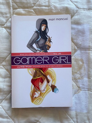 Gamer Girl βιβλίο σαν καινούργιο με κιτρινισμένες λίγο τις άκρες