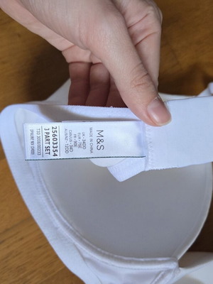 Marks and Spencer White T-Shirt Bra 34DD Like New, Cotton