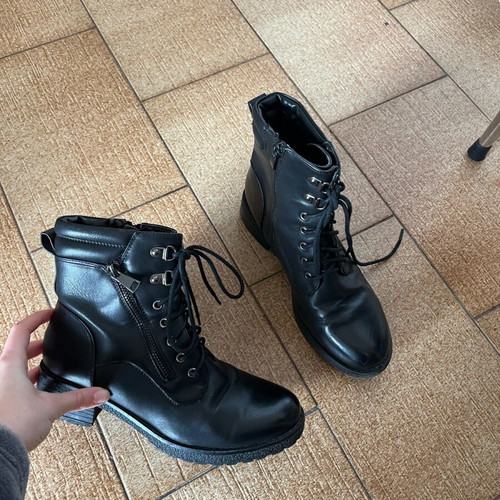 Black leather-style ankle boots like new, size 36