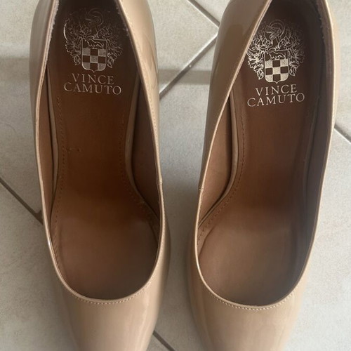 Vince Camuto Pumps Soft Gold Patent Size 39 Like New