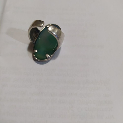 Silver ring with green stone like new