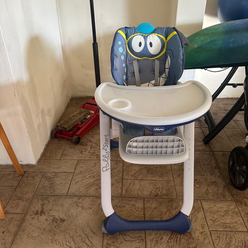 Chicco Polly Easy highchair like new with adjustable height and wheels