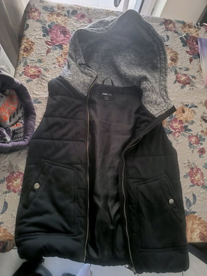 Sleeveless jacket like new black with gray hood