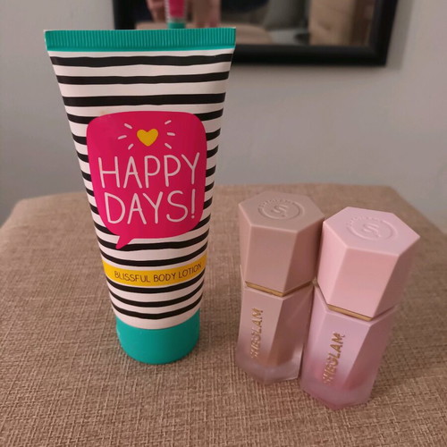 Liquid blush and contouring makeup set