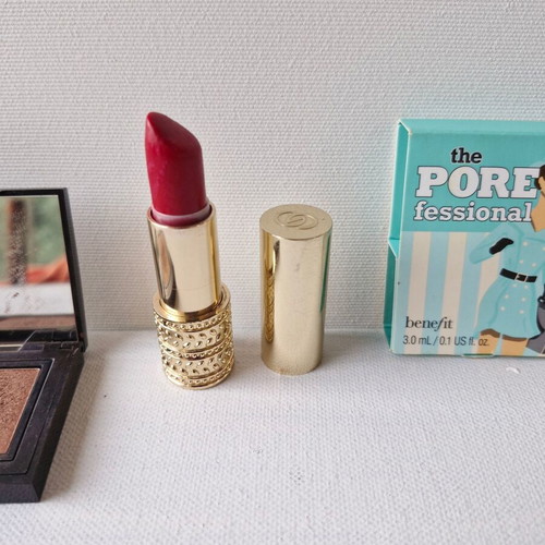Oriflame lipstick and Laura Mercier eyeshadow used with cream sample gift