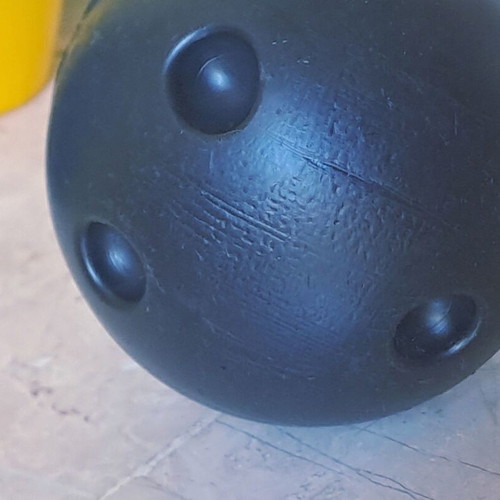 Children's bowling set with 6 pins and 1 ball