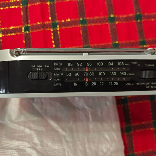 Sony ICF-404L portable radio like new, in original box