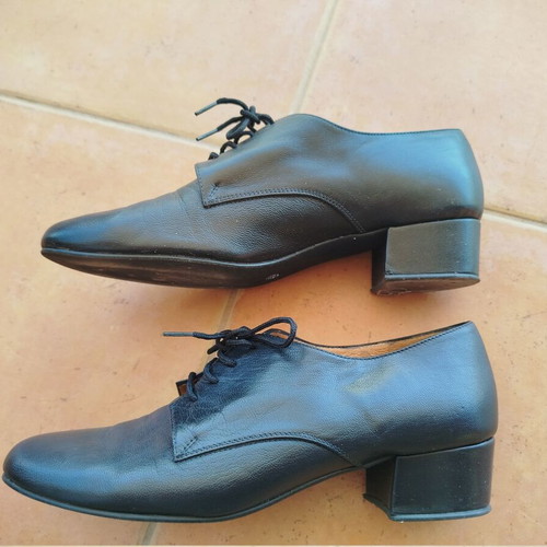 Women's leather shoes black pumps like new, size 40