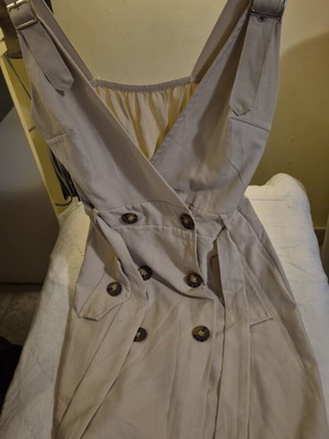 Beige dress like new with buttons and adjustable straps