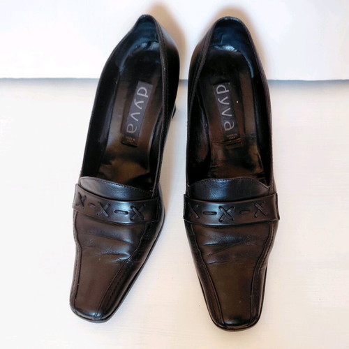 Vintage elegant leather pumps size 40 like new, black