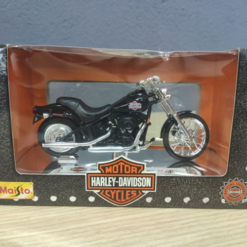Maisto Harley-Davidson Series 13 2002 FXSTB Night Train Motorcycle 1/18 scale