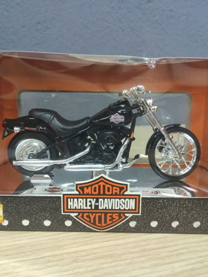 Maisto Harley-Davidson Series 13 2002 FXSTB Night Train Motorcycle 1/18 scale