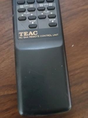 Τηλεκοντρόλ Teac από διπλό κασετόφωνο Teac σαν καινούργιο