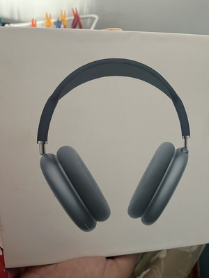 AirPods Max box and case like new, without headphones