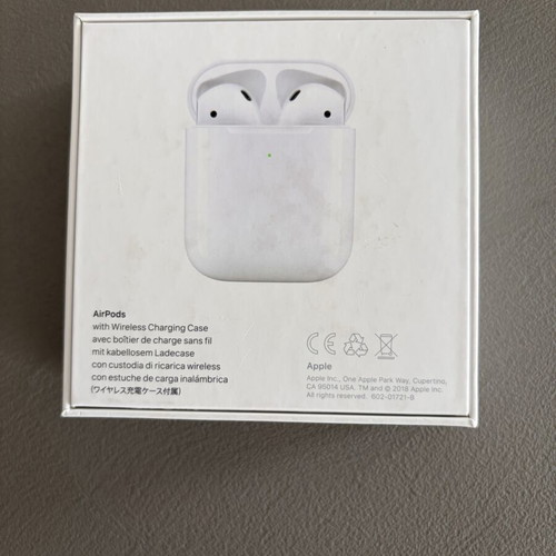 Apple AirPods 2 with wireless charging case