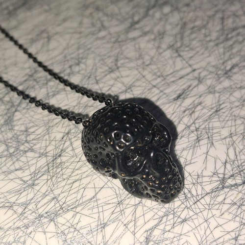 Black necklace with pendant skull like new