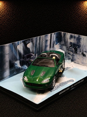 Jaguar XKR Die Another Day 1:43 James Bond Collection die-cast model