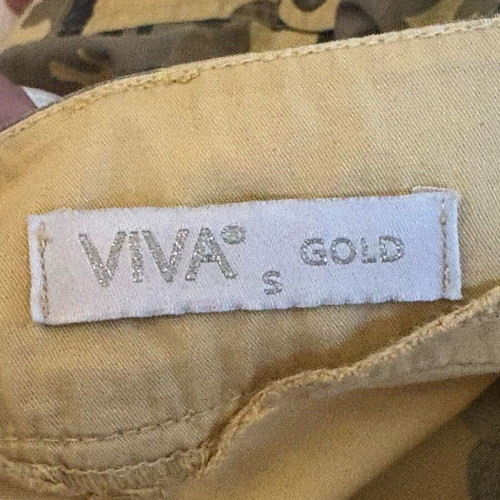 Viva Gold Camo Cargo Capri Pants like new, size S