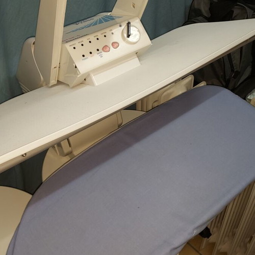 Mercedes Steam Iron Press like new