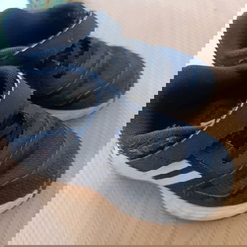 Παιδικά αθλητικά παπούτσια Adidas, μέγεθος 25, σε άριστη κατάσταση