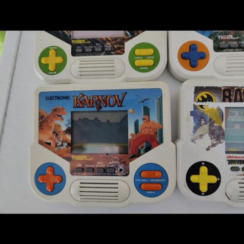 Tiger Electronics handheld games used, Karnov no sound, Batman worn, Simon's Quest excellent