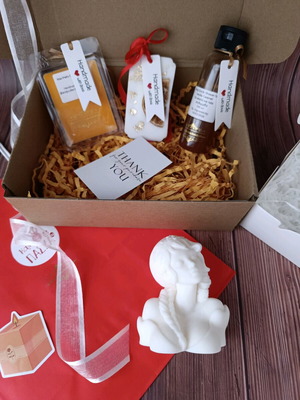 Luxury Gift Box με διακοσμητικό κερί, body scrub, wax melts και αρωματική ταμπλέτα