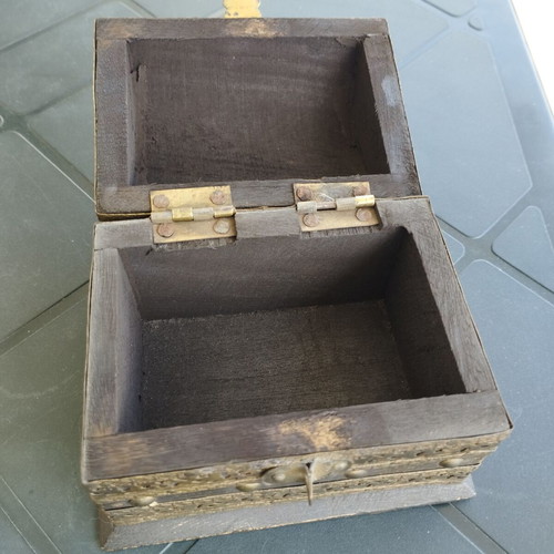 Wooden box like new with brass details handmade