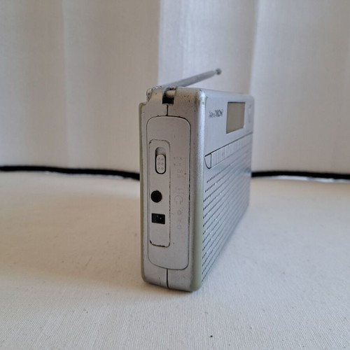 Medion MD 82157 radio used, battery powered with digital tuner and alarm clock