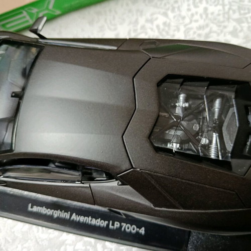 Welly Lamborghini Aventador LP 700-4 1/18 new in box