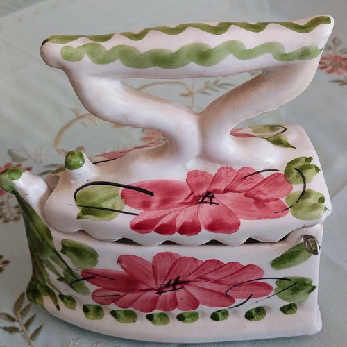 Ceramic vintage decorative iron like new