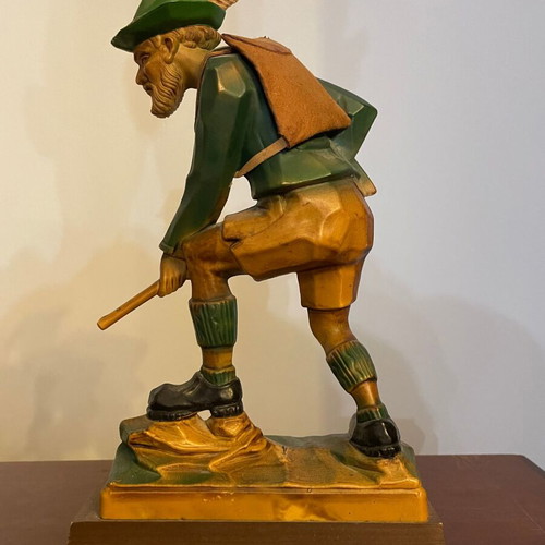 Hunter miniature with leather backpack like new