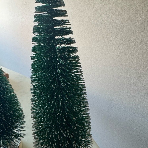 Christmas trees like new, decorative with glitter