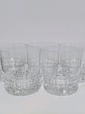 Vintage set of 5 whiskey glasses with embossed design like new