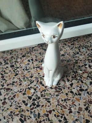 Porcelain Cat Figurine Hungary 23cm like new