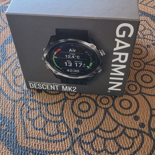Garmin MK2 like new with box and silicone straps