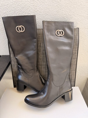 Leather boots size 40 new, black