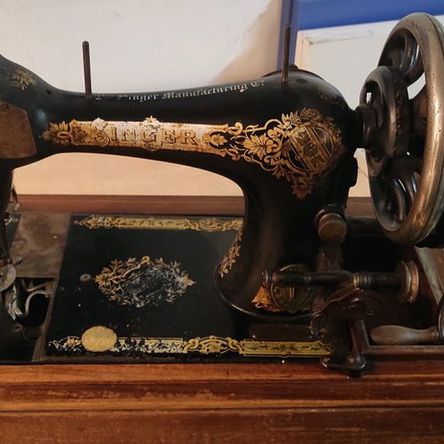 Singer sewing machine used, antique