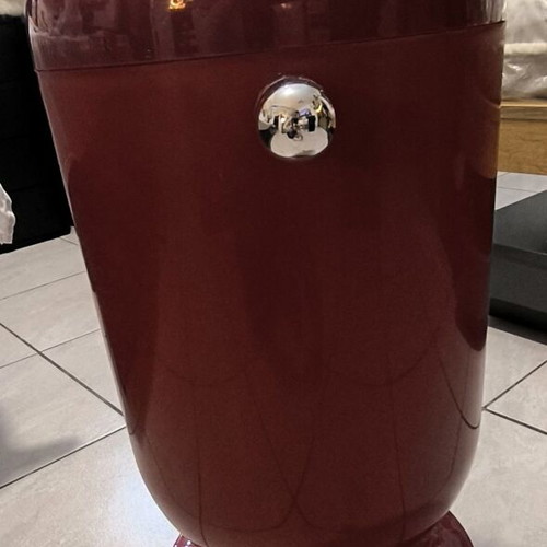 Trash Bin with Foldable Lid and Wheels like new, 20L, glossy red