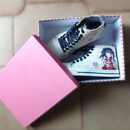 Santoro London Gorjuss High Sneakers Size 33 New Beige Black