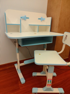 Adjustable children's desk wood lacquer like new