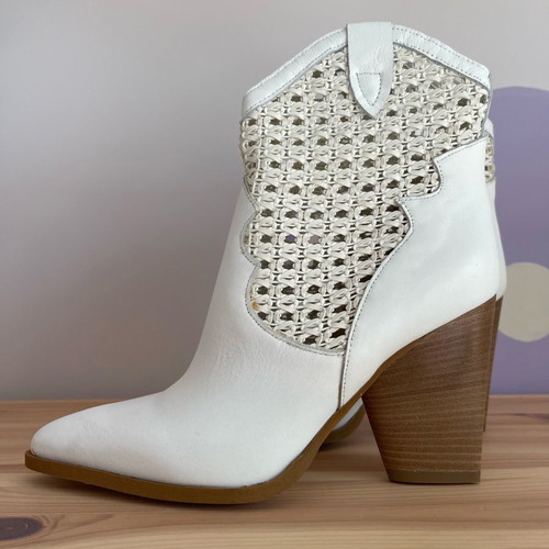 Sante ankle boots new, size 41, white