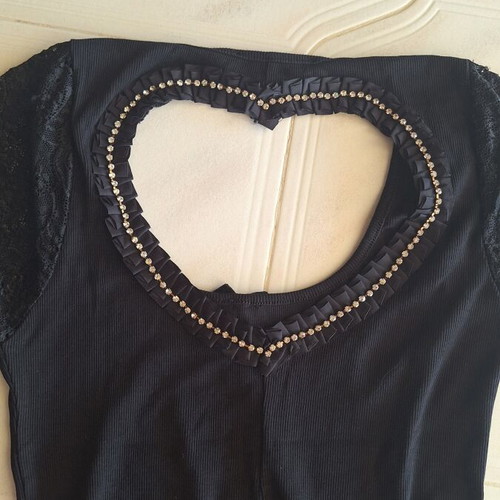 Zic Zac Black Top with Heart Back Opening like new
