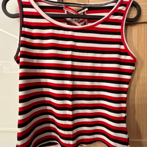 Sleeveless top size M, like new, white and red stripes