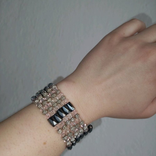 Art & Create magnetic necklace like new, pink and black